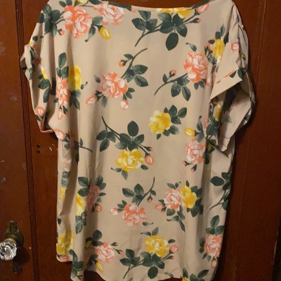 Floral blouse - Picture 7 of 8